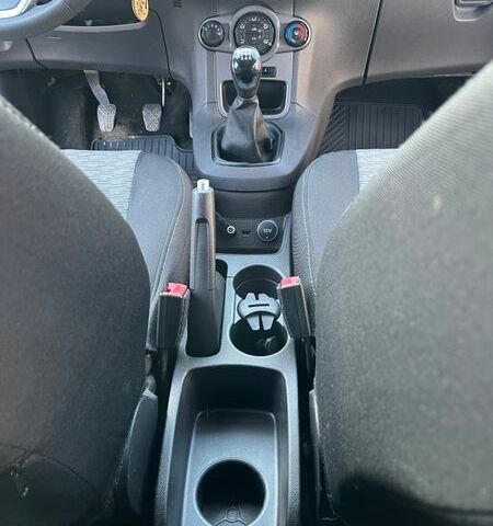 Белый Форд Фиеста, объемом двигателя 1.24 л и пробегом 170 тыс. км за 6000 $, фото 4 на Automoto.ua