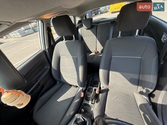 Білий Форд Фієста, об'ємом двигуна 1.5 л та пробігом 110 тис. км за 8500 $, фото 79 на Automoto.ua
