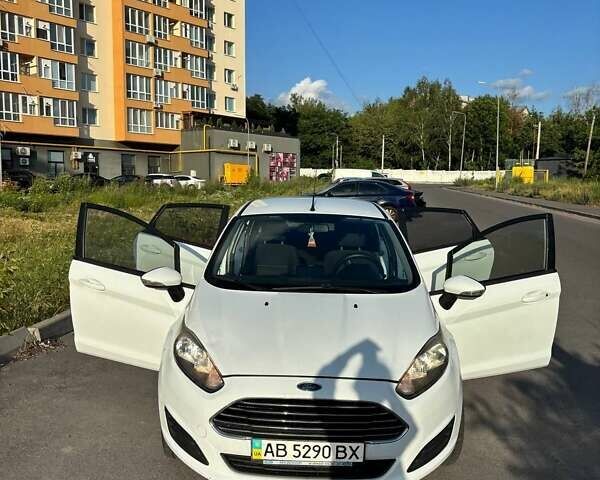 Белый Форд Фиеста, объемом двигателя 1 л и пробегом 161 тыс. км за 5600 $, фото 16 на Automoto.ua