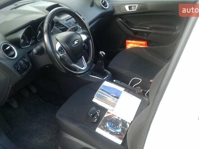 Білий Форд Фієста, об'ємом двигуна 1 л та пробігом 189 тис. км за 5250 $, фото 7 на Automoto.ua