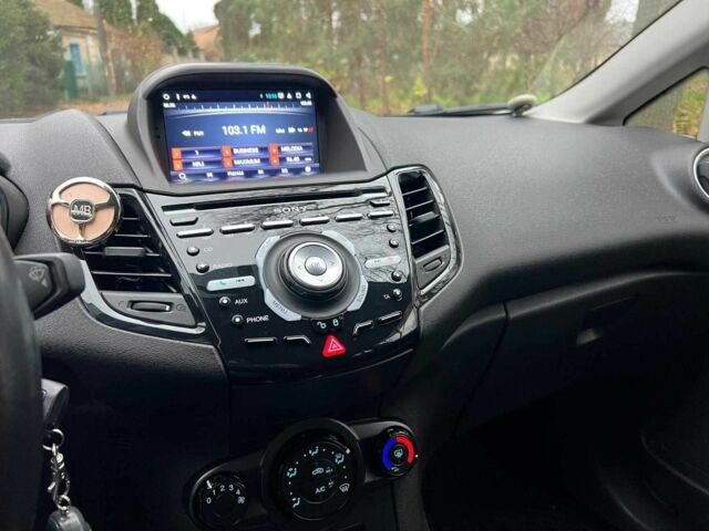 Белый Форд Фиеста, объемом двигателя 1 л и пробегом 151 тыс. км за 6940 $, фото 11 на Automoto.ua