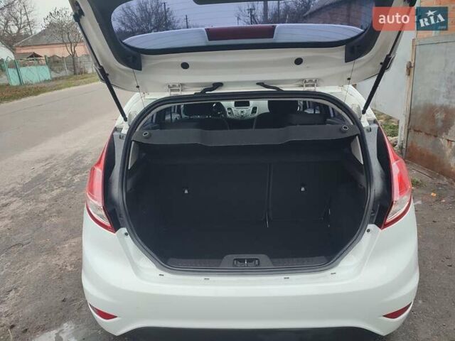 Білий Форд Фієста, об'ємом двигуна 1.5 л та пробігом 190 тис. км за 7500 $, фото 13 на Automoto.ua