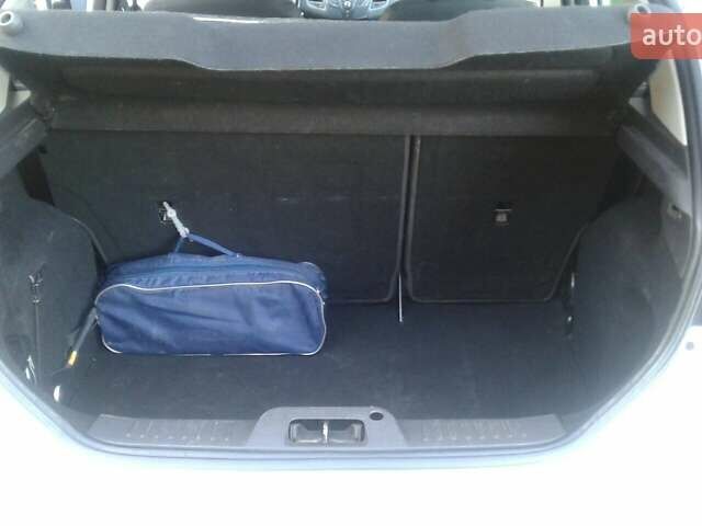 Білий Форд Фієста, об'ємом двигуна 1 л та пробігом 189 тис. км за 5250 $, фото 11 на Automoto.ua