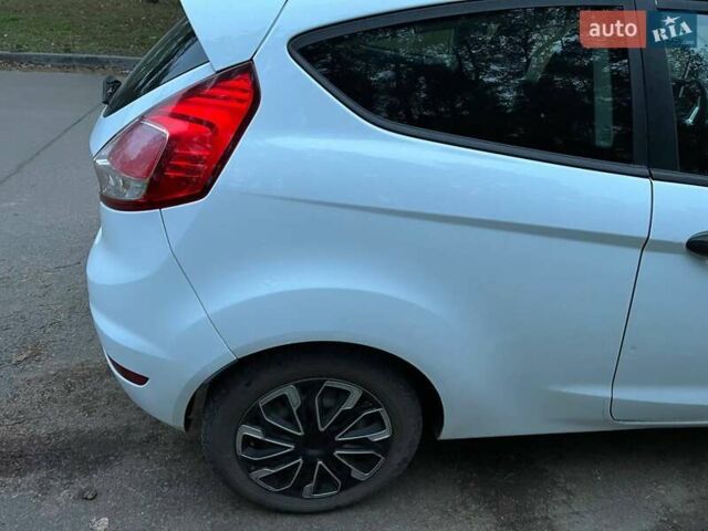 Білий Форд Фієста, об'ємом двигуна 1.5 л та пробігом 249 тис. км за 6500 $, фото 6 на Automoto.ua