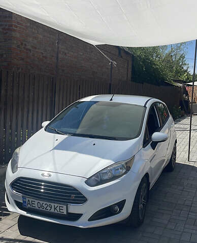 Белый Форд Фиеста, объемом двигателя 1 л и пробегом 130 тыс. км за 7200 $, фото 3 на Automoto.ua