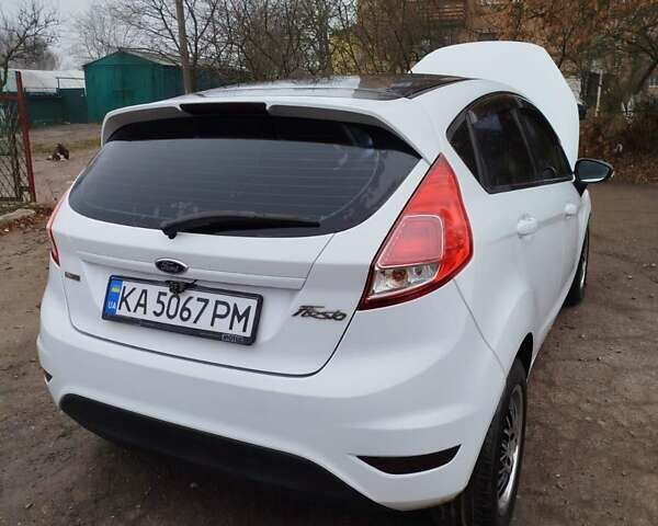 Білий Форд Фієста, об'ємом двигуна 1.5 л та пробігом 143 тис. км за 6500 $, фото 3 на Automoto.ua