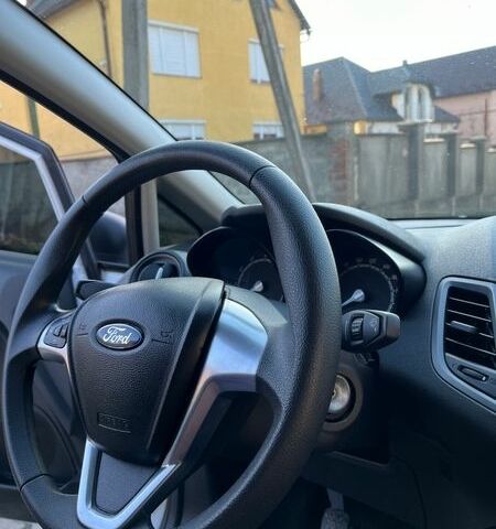 Белый Форд Фиеста, объемом двигателя 1.24 л и пробегом 170 тыс. км за 6000 $, фото 19 на Automoto.ua