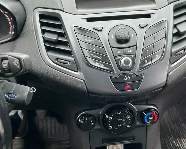 Белый Форд Фиеста, объемом двигателя 1.4 л и пробегом 194 тыс. км за 7200 $, фото 27 на Automoto.ua