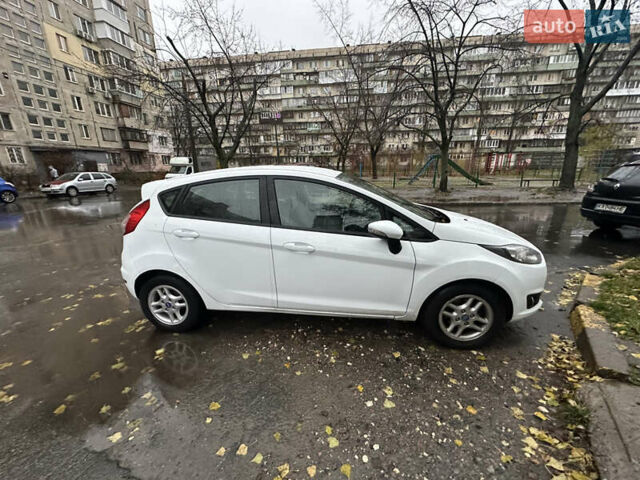 Білий Форд Фієста, об'ємом двигуна 1.5 л та пробігом 135 тис. км за 9000 $, фото 2 на Automoto.ua