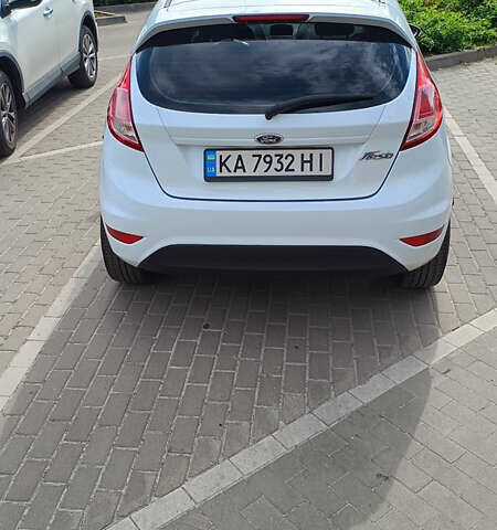 Белый Форд Фиеста, объемом двигателя 1.24 л и пробегом 150 тыс. км за 6000 $, фото 6 на Automoto.ua