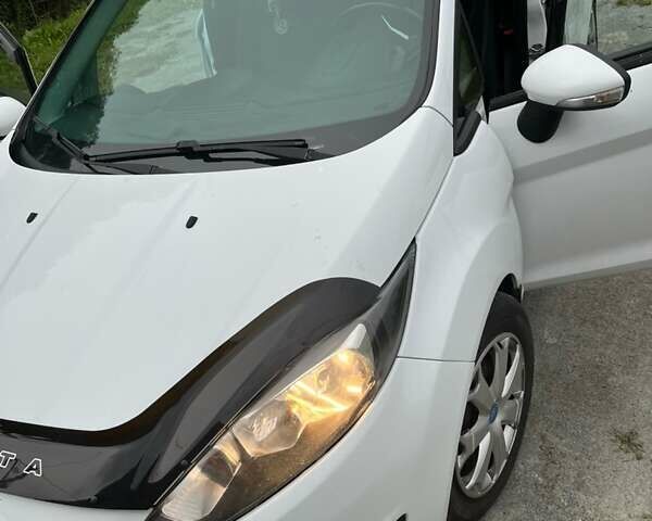 Белый Форд Фиеста, объемом двигателя 1.4 л и пробегом 194 тыс. км за 7200 $, фото 32 на Automoto.ua