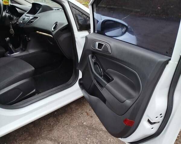 Білий Форд Фієста, об'ємом двигуна 1.5 л та пробігом 143 тис. км за 6500 $, фото 6 на Automoto.ua