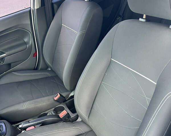 Білий Форд Фієста, об'ємом двигуна 1 л та пробігом 104 тис. км за 5400 $, фото 18 на Automoto.ua