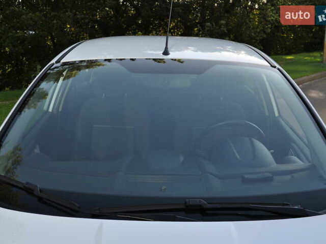 Белый Форд Фиеста, объемом двигателя 1.6 л и пробегом 124 тыс. км за 8500 $, фото 10 на Automoto.ua