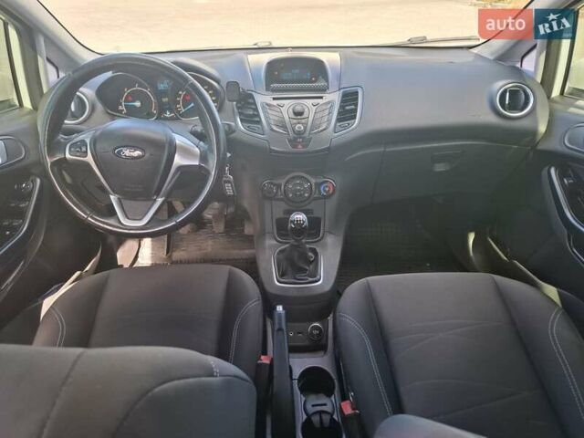 Белый Форд Фиеста, объемом двигателя 1.5 л и пробегом 218 тыс. км за 6999 $, фото 30 на Automoto.ua