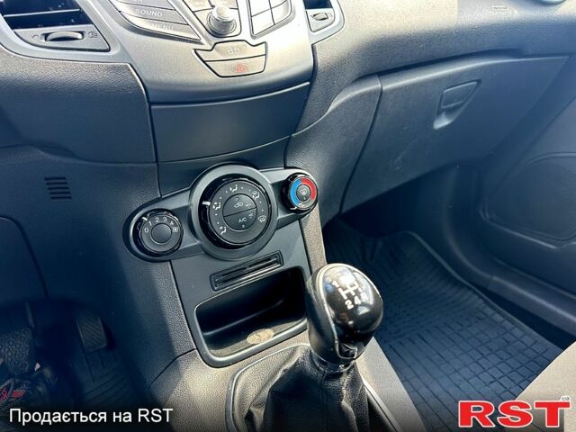 Белый Форд Фиеста, объемом двигателя 1.2 л и пробегом 187 тыс. км за 5700 $, фото 7 на Automoto.ua