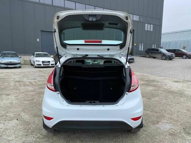 Белый Форд Фиеста, объемом двигателя 1 л и пробегом 200 тыс. км за 4500 $, фото 17 на Automoto.ua