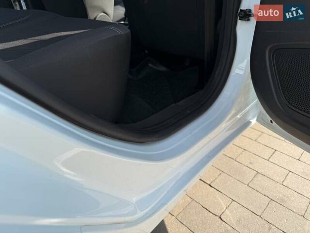 Білий Форд Фієста, об'ємом двигуна 1.5 л та пробігом 110 тис. км за 8500 $, фото 66 на Automoto.ua
