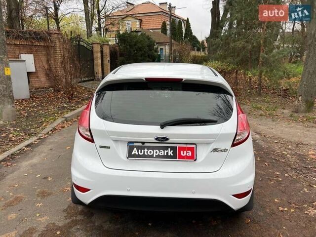 Белый Форд Фиеста, объемом двигателя 1 л и пробегом 151 тыс. км за 6940 $, фото 5 на Automoto.ua