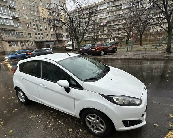 Білий Форд Фієста, об'ємом двигуна 1.5 л та пробігом 135 тис. км за 9000 $, фото 5 на Automoto.ua