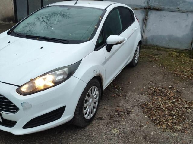 Білий Форд Фієста, об'ємом двигуна 1 л та пробігом 95 тис. км за 6500 $, фото 1 на Automoto.ua