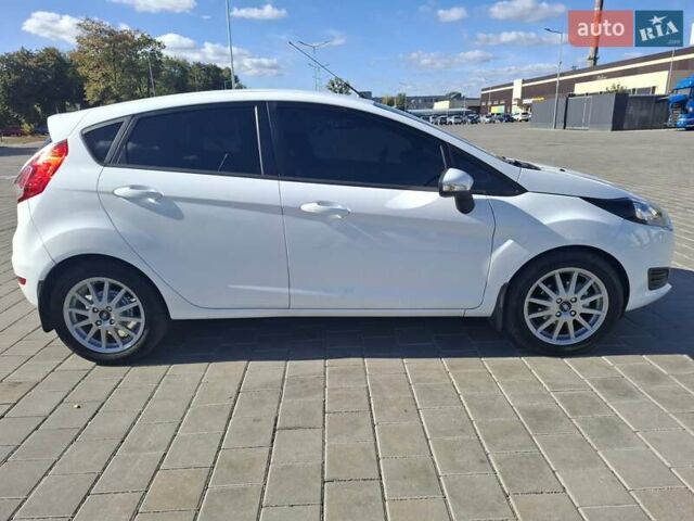 Белый Форд Фиеста, объемом двигателя 1.5 л и пробегом 218 тыс. км за 6999 $, фото 5 на Automoto.ua