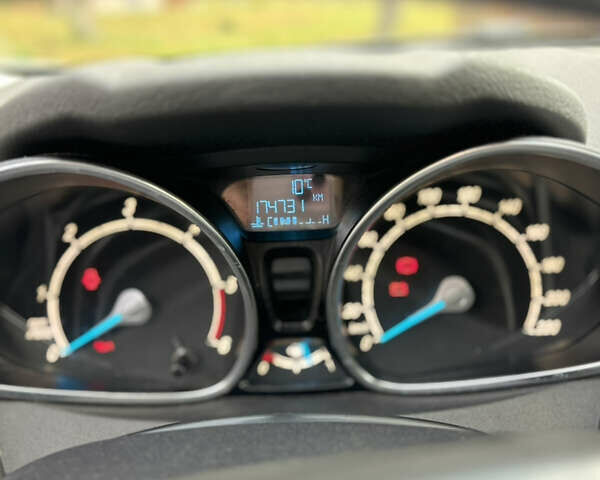 Форд Фиеста 2013 в Шепетовке на Automoto.ua Белый Форд Фиеста, объемом двигателя 1.6 л и пробегом 175 тыс. км за 7100 $, фото 15 на Automoto.ua