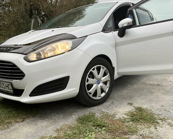 Белый Форд Фиеста, объемом двигателя 1.4 л и пробегом 194 тыс. км за 7200 $, фото 1 на Automoto.ua