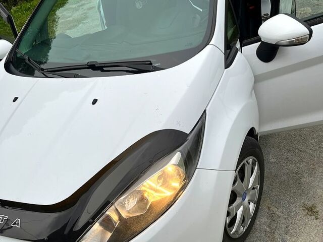 Білий Форд Фієста, об'ємом двигуна 1.4 л та пробігом 194 тис. км за 7200 $, фото 7 на Automoto.ua