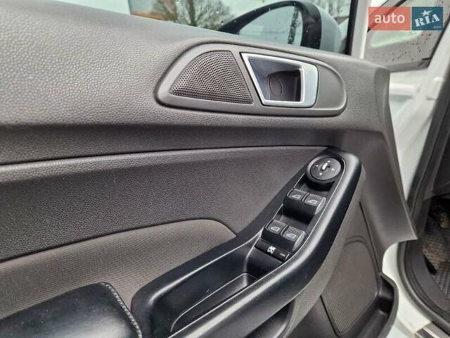 Белый Форд Фиеста, объемом двигателя 1.5 л и пробегом 140 тыс. км за 7000 $, фото 9 на Automoto.ua