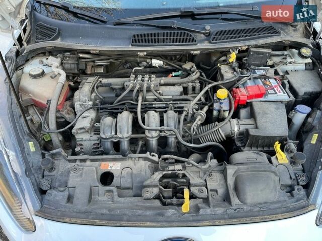 Белый Форд Фиеста, объемом двигателя 1.24 л и пробегом 170 тыс. км за 6000 $, фото 9 на Automoto.ua