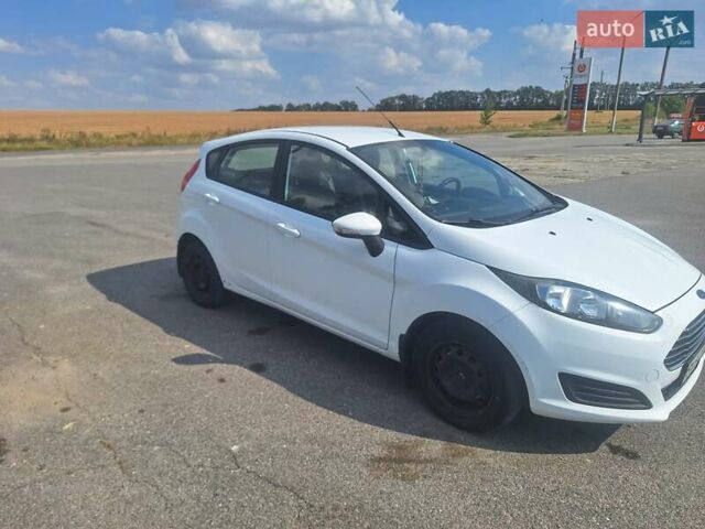 Білий Форд Фієста, об'ємом двигуна 1.5 л та пробігом 197 тис. км за 5500 $, фото 4 на Automoto.ua