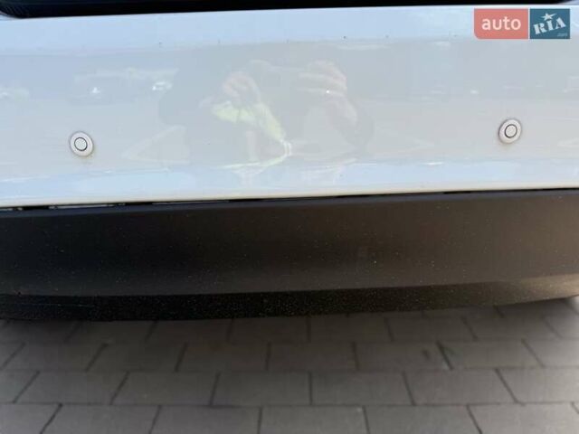 Білий Форд Фієста, об'ємом двигуна 1.5 л та пробігом 110 тис. км за 8500 $, фото 18 на Automoto.ua