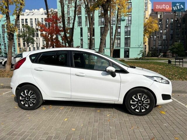 Білий Форд Фієста, об'ємом двигуна 1.5 л та пробігом 134 тис. км за 6800 $, фото 1 на Automoto.ua