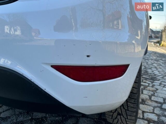 Белый Форд Фиеста, объемом двигателя 1.24 л и пробегом 170 тыс. км за 6000 $, фото 44 на Automoto.ua