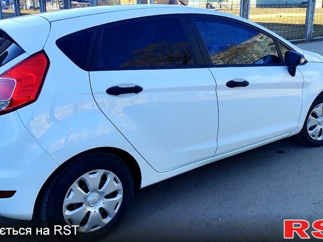 Білий Форд Фієста, об'ємом двигуна 1 л та пробігом 180 тис. км за 4700 $, фото 2 на Automoto.ua