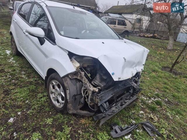 Белый Форд Фиеста, объемом двигателя 1.5 л и пробегом 145 тыс. км за 2700 $, фото 21 на Automoto.ua