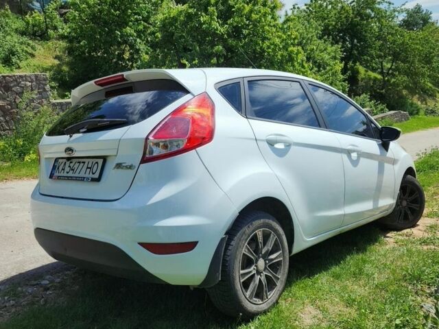 Білий Форд Фієста, об'ємом двигуна 1 л та пробігом 300 тис. км за 5200 $, фото 2 на Automoto.ua