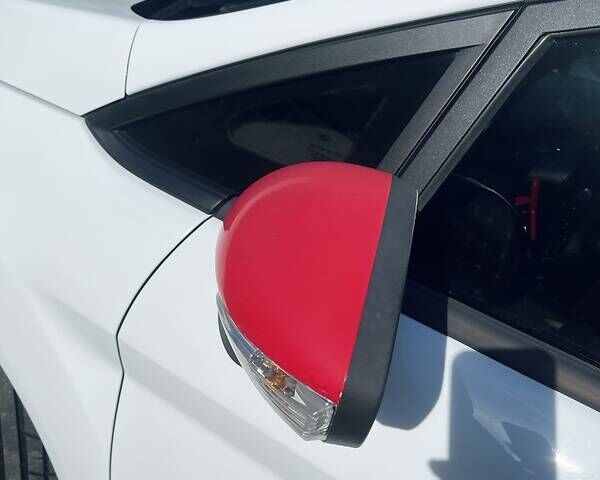 Белый Форд Фиеста, объемом двигателя 1 л и пробегом 176 тыс. км за 7000 $, фото 31 на Automoto.ua