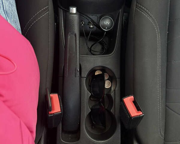 Белый Форд Фиеста, объемом двигателя 1 л и пробегом 126 тыс. км за 5900 $, фото 10 на Automoto.ua