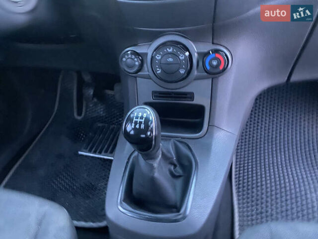 Белый Форд Фиеста, объемом двигателя 1 л и пробегом 200 тыс. км за 4500 $, фото 15 на Automoto.ua