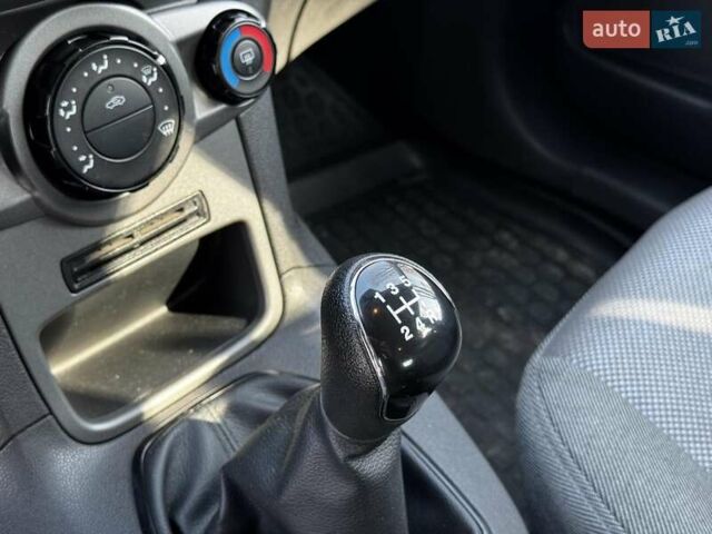 Белый Форд Фиеста, объемом двигателя 1 л и пробегом 108 тыс. км за 6590 $, фото 14 на Automoto.ua