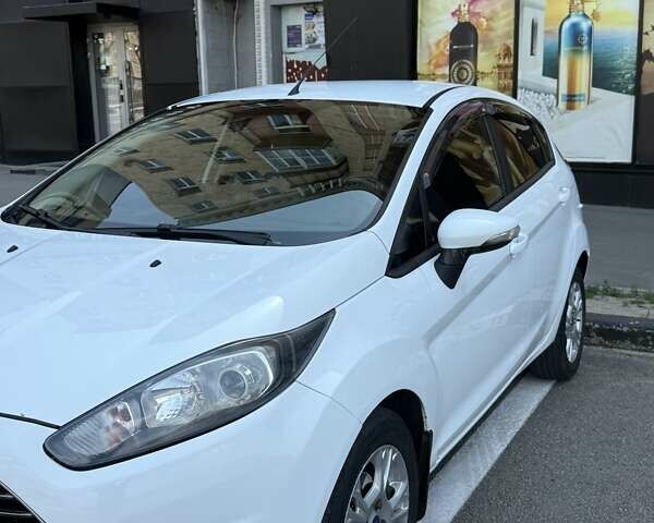 Білий Форд Фієста, об'ємом двигуна 1 л та пробігом 117 тис. км за 8000 $, фото 5 на Automoto.ua