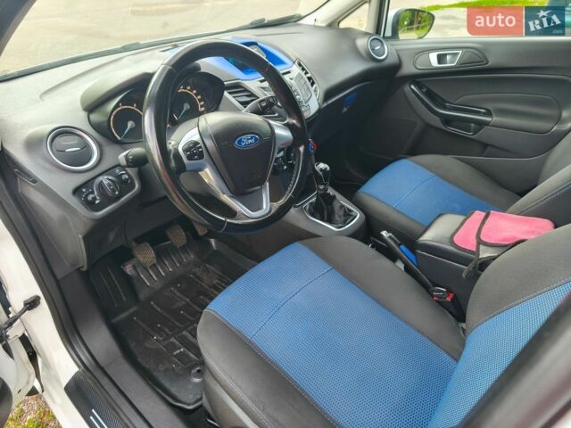 Білий Форд Фієста, об'ємом двигуна 1.5 л та пробігом 129 тис. км за 6500 $, фото 35 на Automoto.ua