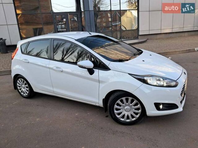 Белый Форд Фиеста, объемом двигателя 1.3 л и пробегом 93 тыс. км за 6500 $, фото 6 на Automoto.ua