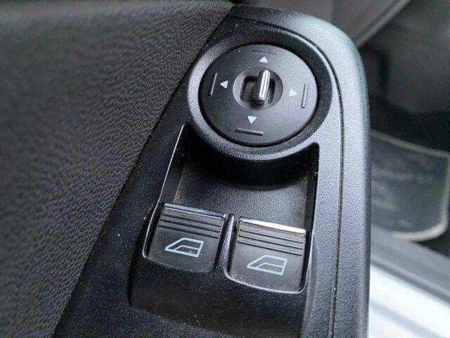 Белый Форд Фиеста, объемом двигателя 1 л и пробегом 200 тыс. км за 4500 $, фото 13 на Automoto.ua