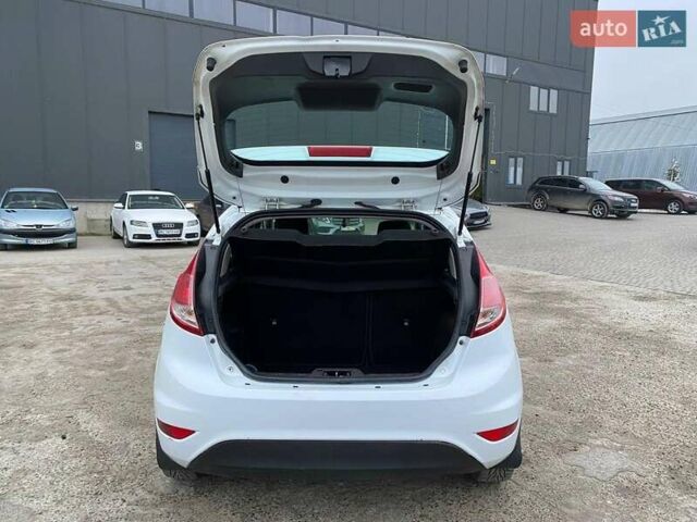 Белый Форд Фиеста, объемом двигателя 1 л и пробегом 200 тыс. км за 4500 $, фото 17 на Automoto.ua