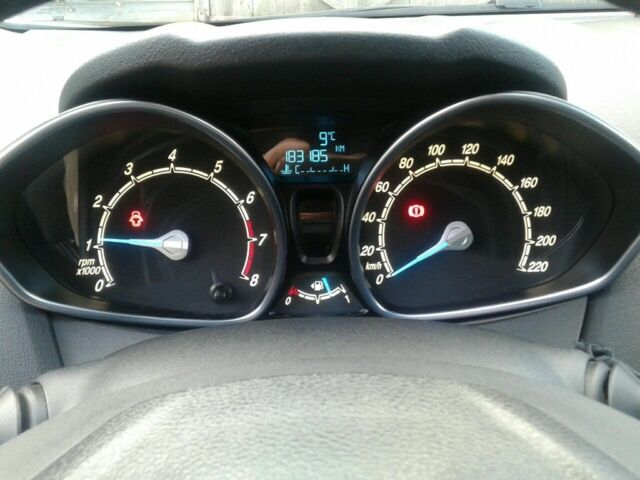 Белый Форд Фиеста, объемом двигателя 1 л и пробегом 189 тыс. км за 4600 $, фото 10 на Automoto.ua