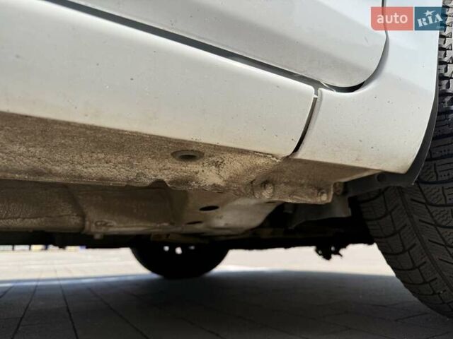 Білий Форд Фієста, об'ємом двигуна 1.5 л та пробігом 110 тис. км за 8500 $, фото 41 на Automoto.ua