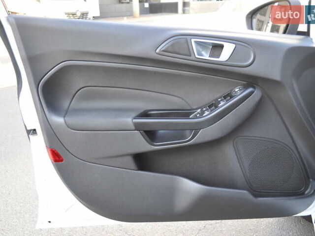 Белый Форд Фиеста, объемом двигателя 1.6 л и пробегом 124 тыс. км за 8500 $, фото 37 на Automoto.ua